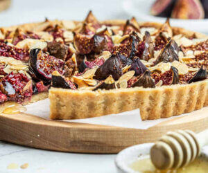 Sticky fig tart