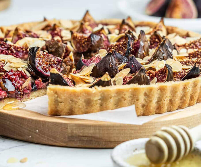 Sticky fig tart